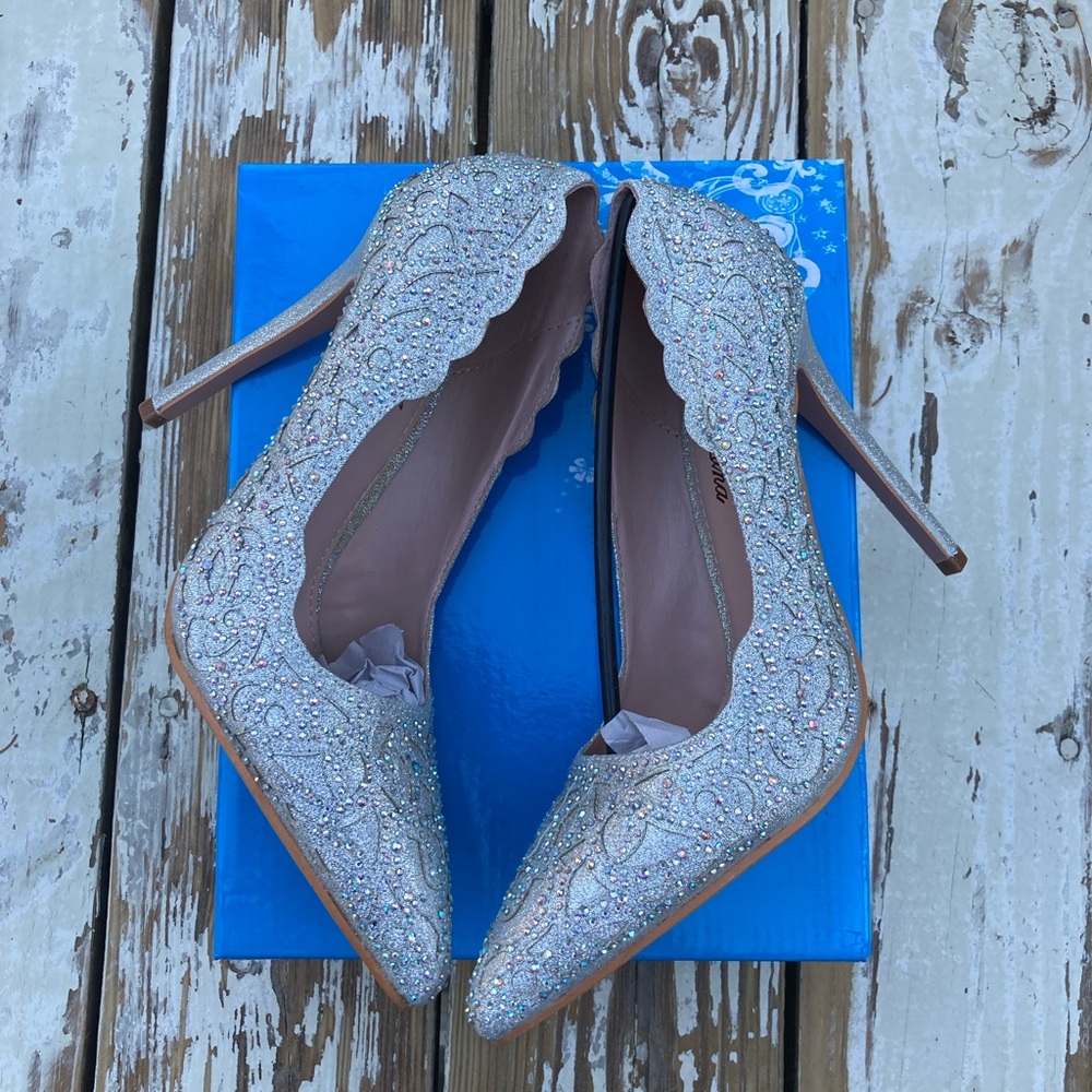 Pumps - Picture 1 of 11